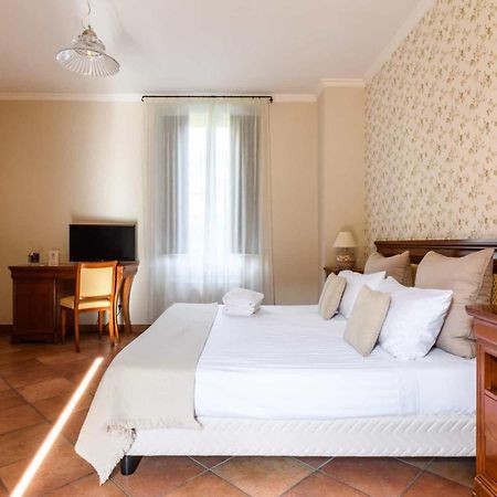 Terra - Bed And Breakfast Caserta Esterno foto