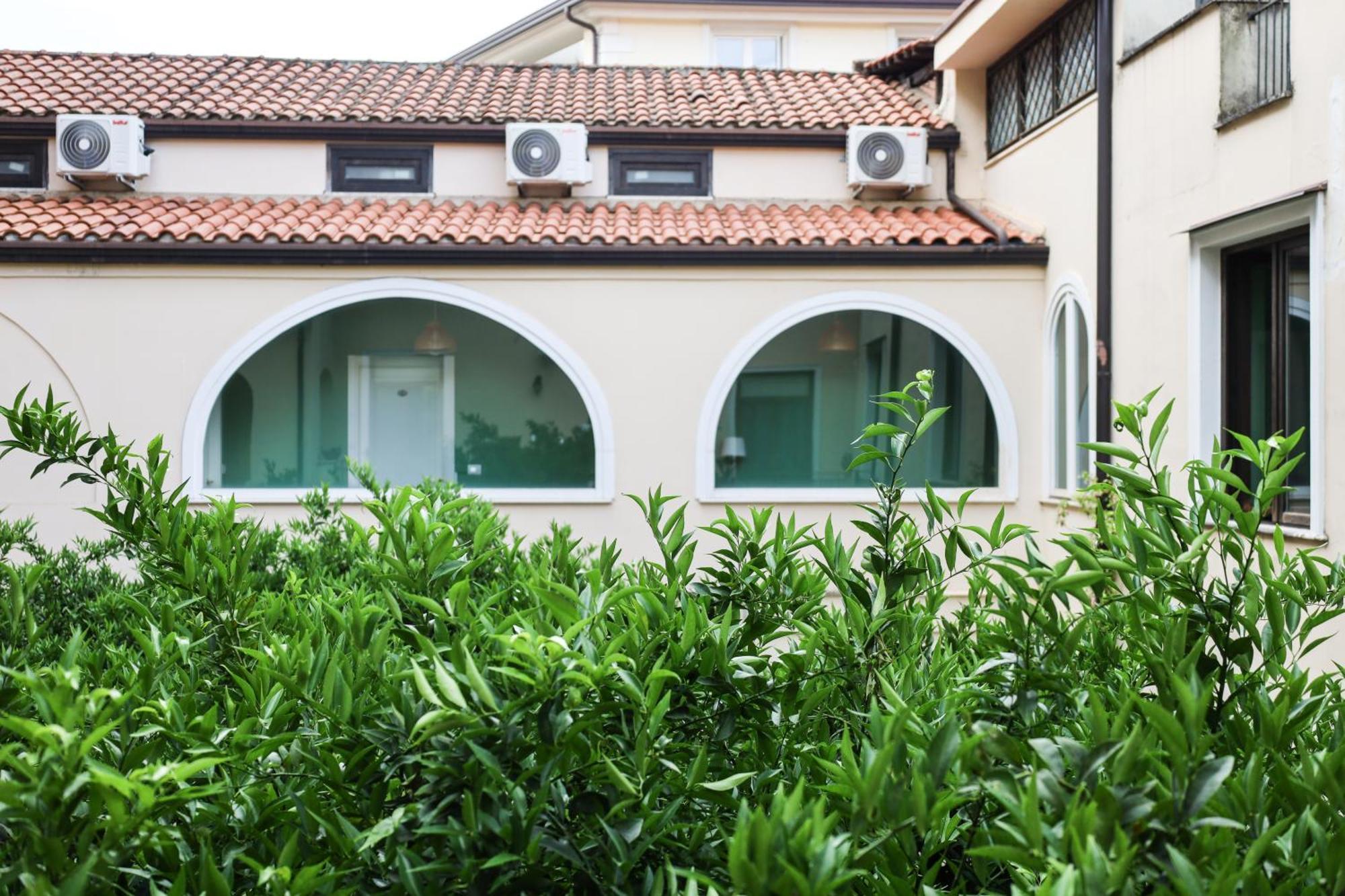 Terra - Bed And Breakfast Caserta Esterno foto